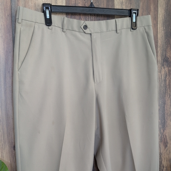 Dockers Golf Men's Khaki Chino Dress Pants 40 x 32               P176 - Picture 2 of 12